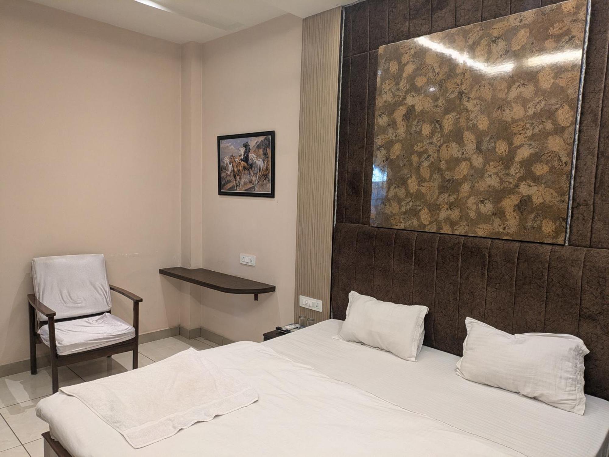 Kishori Vatika Hotel Ramnagar  Buitenkant foto
